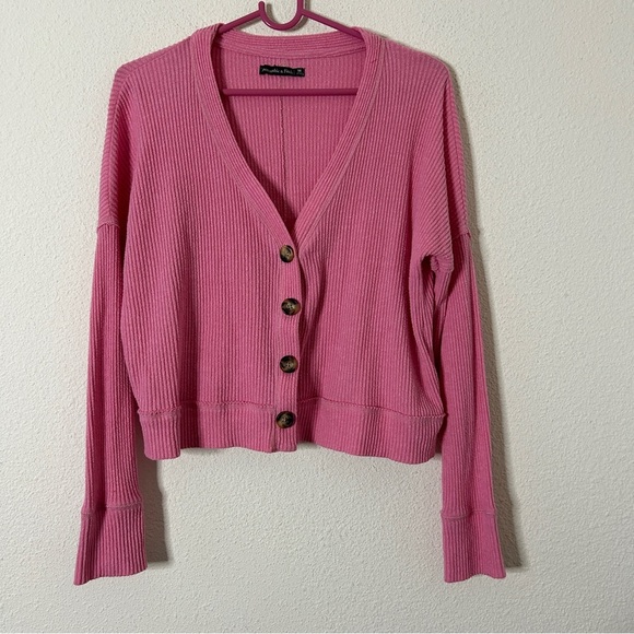 Abercrombie & Fitch Sweaters - Abercrombie & Fitch Cropped Drop Shoulder Button Pink Cardigan Women’s Medium